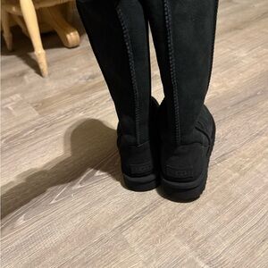 UGG Women's Classic Black Winter Boots